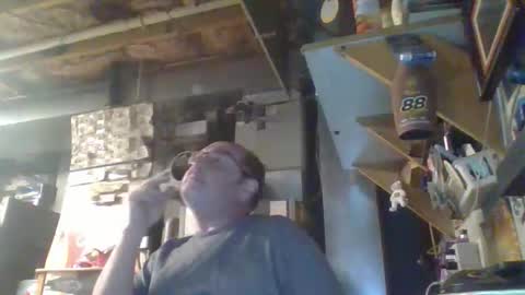Snapshot of handiemanhere chatting on April 10, 2026, 3:01 am naked man online show from April 10, 2026, 3:01 am