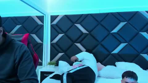 Snapshot of handsomeboys19 chatting on November 26, 2025, 1:56 pm leonardfarrucknick and otis online show from November 26, 2025, 1:56 pm