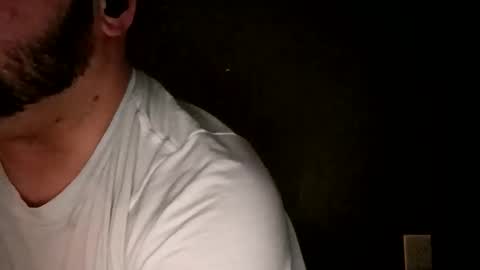 Handsomedaddy198923 online show from April 17, 2026, 7:22 am