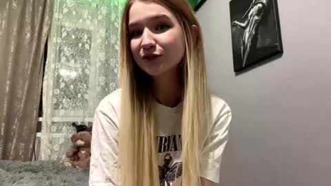 Snapshot of hangfedie chatting on November 28, 2025, 5:48 pm Elsa online show from November 28, 2025, 5:48 pm