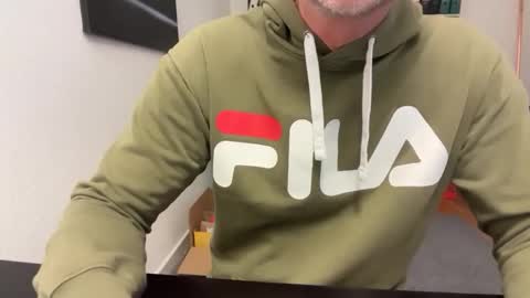 hanky online show from December 5, 2025, 7:50 am