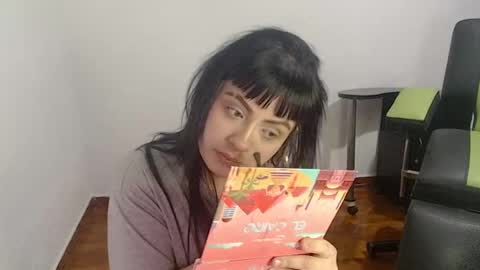 Snapshot of hanna99moon chatting on January 15, 2025, 6:33 am JUANA online show from January 15, 2025, 6:33 am