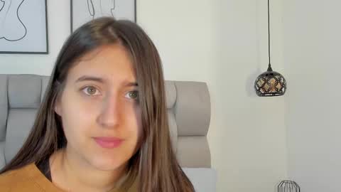 hanna__evans_ online show from October 4, 2025, 11:41 am