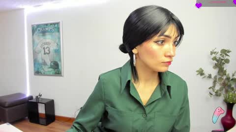 Snapshot of hanna_chloe chatting on June 1, 2026, 1:02 pm Sara online show from June 1, 2026, 1:02 pm