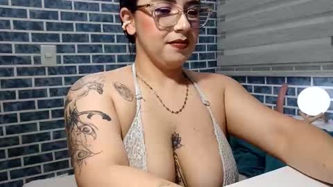 Snapshot of hanna_moons chatting on April 18, 2026, 4:27 am hanna_moons online show from April 18, 2026, 4:27 am