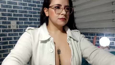 Snapshot of hanna_moons chatting on April 25, 2026, 1:19 am hanna_moons online show from April 25, 2026, 1:19 am