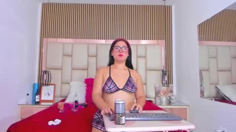 HannaClaire online show from September 28, 2025, 4:40 am
