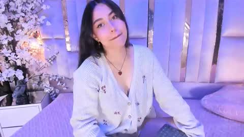 hannacollins_2 online show from December 21, 2025, 12:56 pm