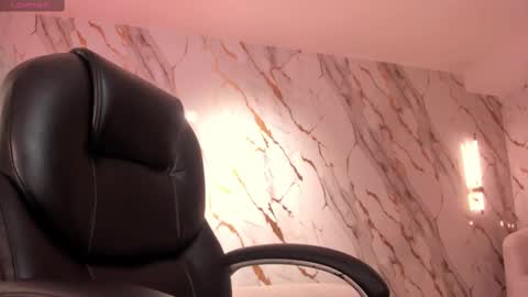 Snapshot of hannaconnor_ chatting on February 19, 2025, 10:20 pm Hanna Connor online show from February 19, 2025, 10:20 pm