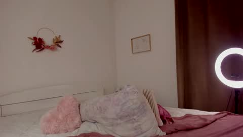 HannahIm a simple girl who likes gifts Lovense is activeThere are legends that in this room all your wish can come true online show from February 15, 2025, 8:22 am