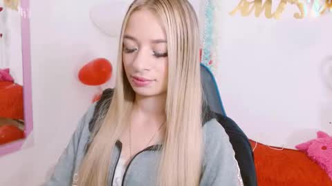 Hannah 027 online show from September 13, 2025, 11:43 am