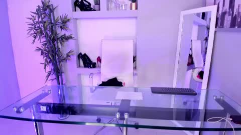 HANNAH HOWELL online show from February 11, 2025, 4:02 pm