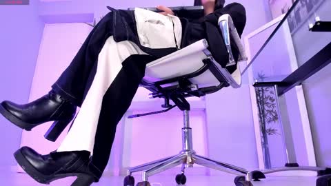 HANNAH HOWELL online show from February 27, 2025, 9:22 am