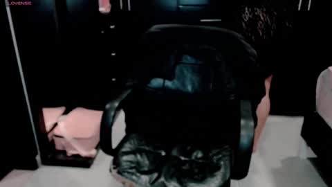 Snapshot of hannah_v chatting on November 17, 2025, 1:44 am hannah_v online show from November 17, 2025, 1:44 am