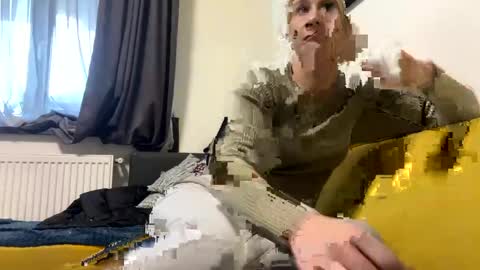 Snapshot of hannah_wildd chatting on March 9, 2025, 3:27 pm Rose online show from March 9, 2025, 3:27 pm