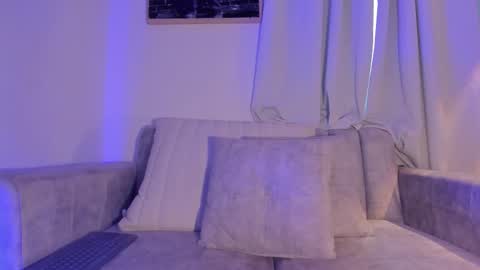 Hannah  online show from December 19, 2025, 11:39 am