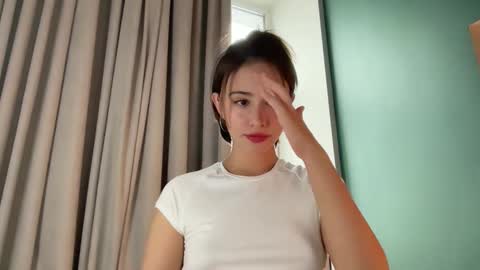 Snapshot of hannahinto chatting on February 8, 2026, 12:30 pm hannahinto online show from February 8, 2026, 12:30 pm