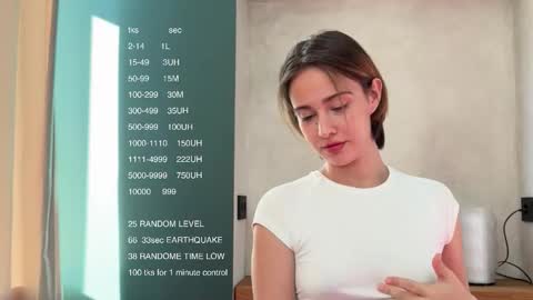 Snapshot of hannahinto chatting on February 23, 2026, 10:01 am hannahinto online show from February 23, 2026, 10:01 am