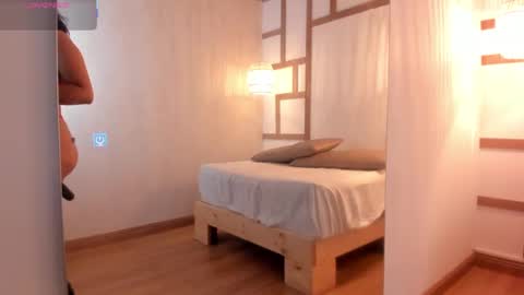 hannahmonttgomery  Help me reach 100 Hands up online show from September 29, 2025, 5:07 pm