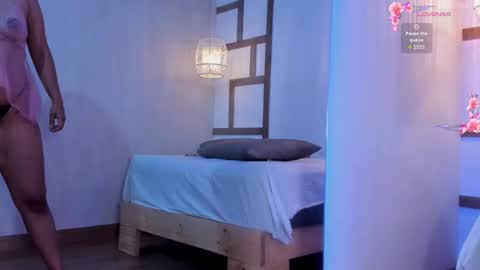 hannahmonttgomery  Help me reach 100 Hands up online show from October 7, 2025, 4:37 pm