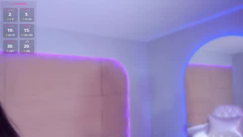 hannahmonttgomery  Help me reach 100 Hands up online show from November 21, 2025, 4:27 pm