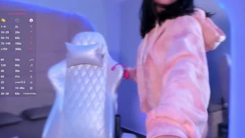 hannahmonttgomery  Help me reach 100 Hands up online show from March 1, 2026, 1:46 pm