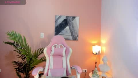 Hanna Miller  online show from April 4, 2026, 1:48 am