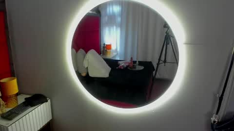 Snapshot of hanny_bliss chatting on May 2, 2026, 11:48 am Hanny online show from May 2, 2026, 11:48 am