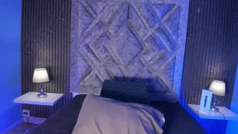 hannyk_ online show from January 7, 2026, 11:56 am