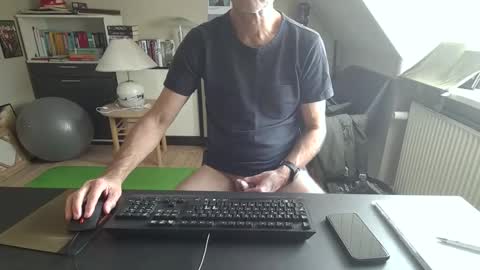 Snapshot of hanse_1 chatting on October 11, 2025, 1:53 pm Hanse online show from October 11, 2025, 1:53 pm