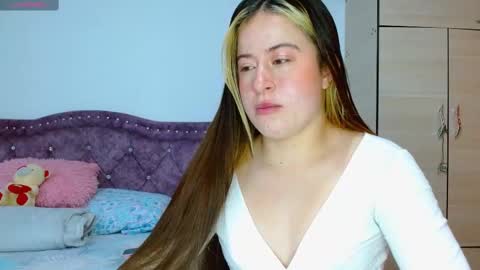 isabella   online show from October 19, 2025, 12:06 pm