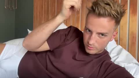 hanzlagerfelt online show from October 31, 2025, 9:05 pm