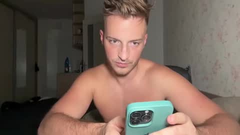 hanzlagerfelt online show from November 11, 2025, 8:53 pm