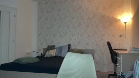 hanzlagerfelt online show from November 16, 2025, 5:40 pm