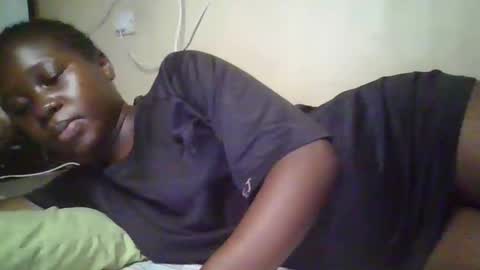 happy_dimple online show from October 31, 2025, 9:27 pm