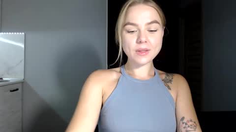 Snapshot of happy_fox_ chatting on October 1, 2025, 9:43 pm happy_fox_ online show from October 1, 2025, 9:43 pm