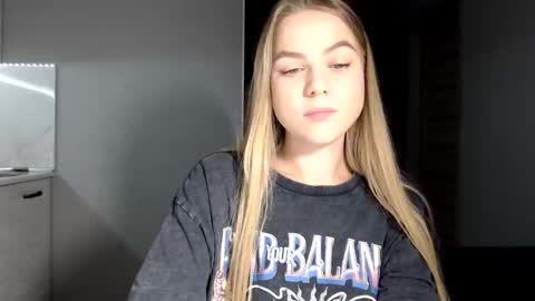 Snapshot of happy_fox_ chatting on October 6, 2025, 9:23 pm happy_fox_ online show from October 6, 2025, 9:23 pm