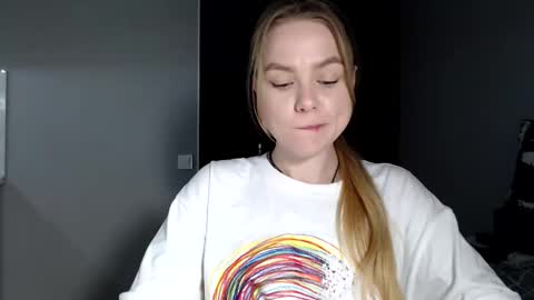 happy_fox_ online show from March 10, 2026, 9:53 pm