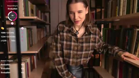 Evy  online show from December 4, 2025, 1:48 am