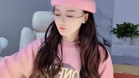 Snapshot of happysweetie168 chatting on December 10, 2024, 2:27 am Daisy online show from December 10, 2024, 2:27 am