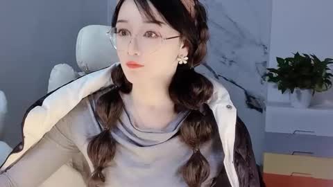 Snapshot of happysweetie168 chatting on December 13, 2024, 3:05 am Daisy online show from December 13, 2024, 3:05 am