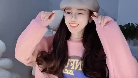 Snapshot of happysweetie168 chatting on December 17, 2024, 2:00 pm Daisy online show from December 17, 2024, 2:00 pm