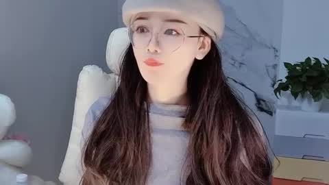 Snapshot of happysweetie168 chatting on December 19, 2024, 4:13 am Daisy online show from December 19, 2024, 4:13 am