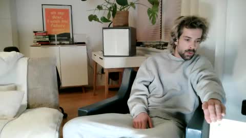 Chris online show from October 19, 2025, 5:13 pm