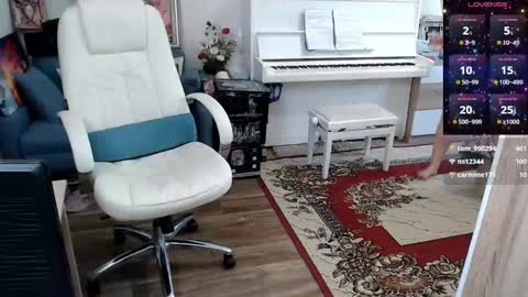 Elly online show from February 23, 2025, 10:49 am