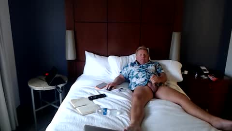 Steele and Cassie online show from November 19, 2025, 5:57 pm