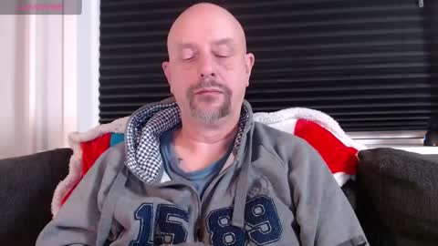 MrLazy online show from January 4, 2025, 6:51 pm