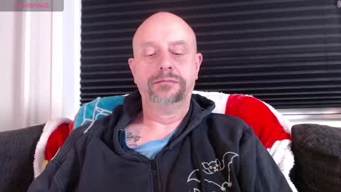 MrLazy online show from January 8, 2025, 6:41 pm