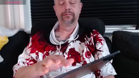 MrLazy online show from February 3, 2025, 9:50 pm