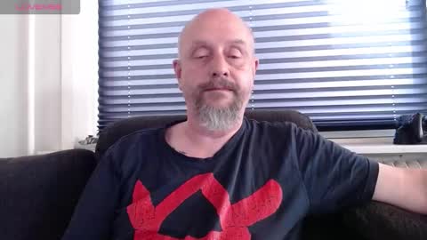 MrLazy online show from September 9, 2025, 2:38 pm